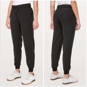 Lululemon On the Fly Jogger travel woven